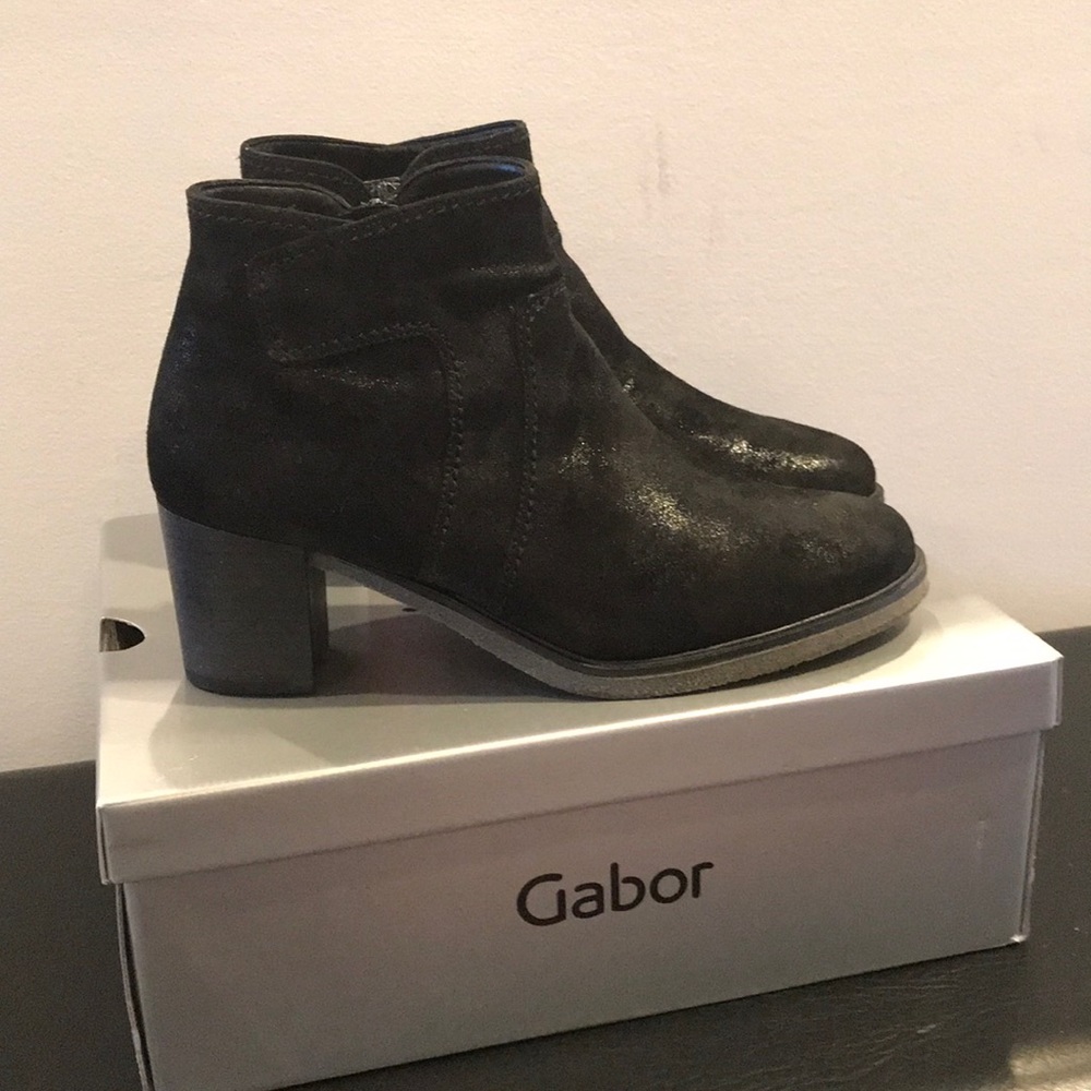 Nib Gabor black booties size 8-1/2